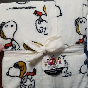 SOLD - Peanuts Snoopy Berkshire Blanket